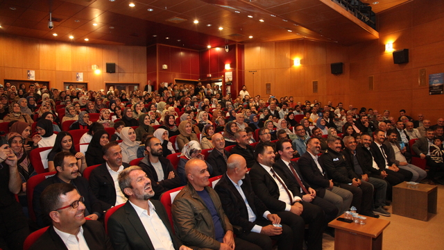 Yazar Hayati İnanç, Ahlat'ta söyleşi programına katıldı
