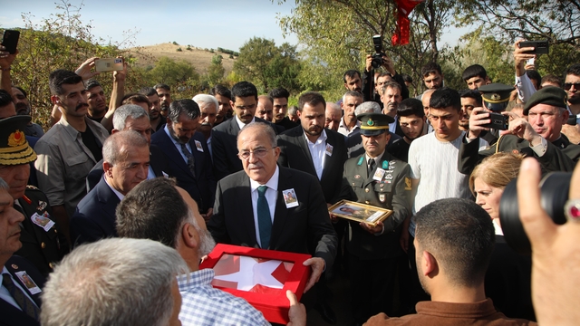 Pençe-Kilit şehidi Elazığ'da toprağa verildi (2)