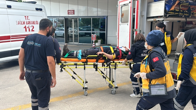 Karabük'te kafasına demir çarpan işçi hastaneye kaldırıldı