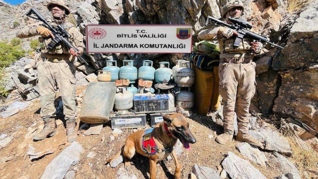 Bitlis'te PKK'lıların kullandığı sığınakta yaşam malzemesi geçirildi