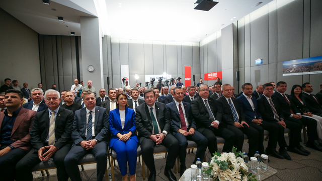 CHP Genel Başkanı Özel, Çanakkale'de İl Belediye Başkanları Toplantısı'nda konuştu: