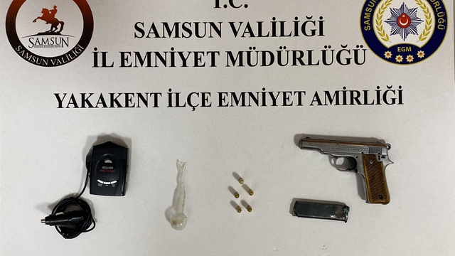 Samsun'da 2 araçta silah ve radar tespit cihazı ele geçirildi