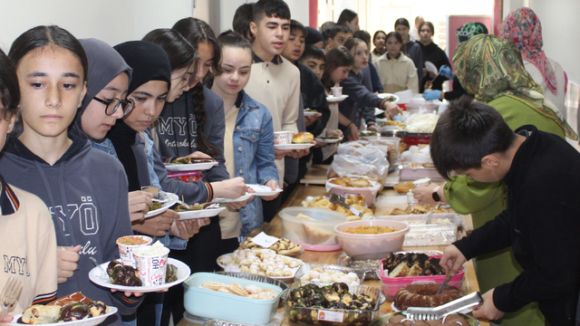 Havza'da ortaokul öğrencilerinden arkadaşları yararına kermes