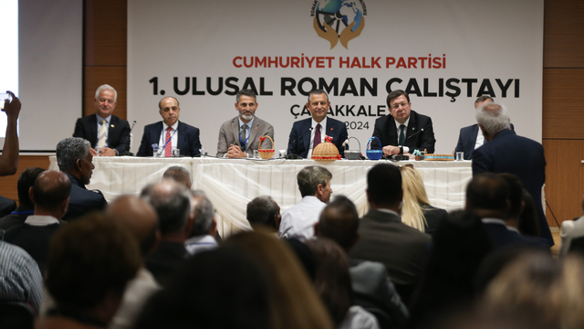 CHP Genel Başkanı Özel, Çanakkale'de 1. Ulusal Roman Çalıştayı'nda konuştu: