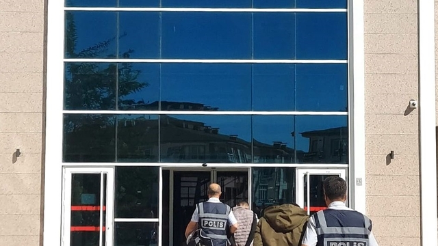 Burdur'da bakır mutfak eşyalarını çaldıkları iddia edilen 2 zanlı tutuklandı