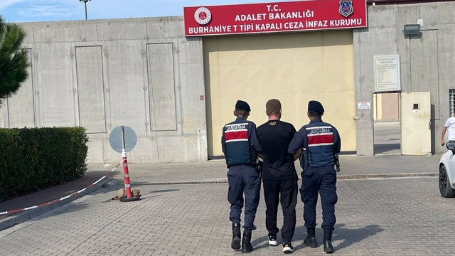 Edremit'te 2 hükümlü yakalandı
