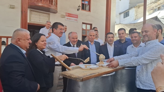 AK Parti Genel Başkan Yardımcısı Zeybekci'den Denizli'de keşkek hayrı