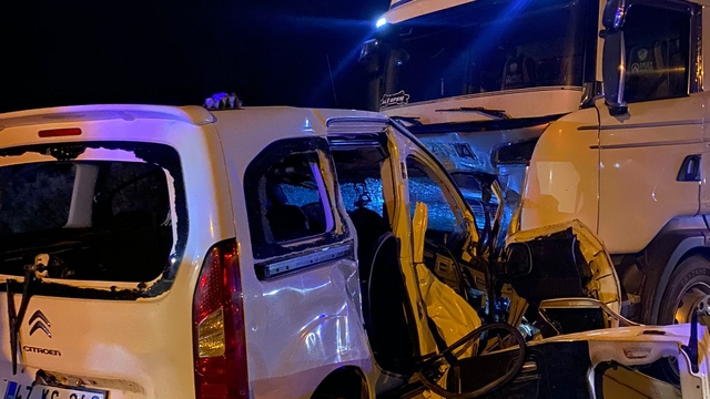 Diyarbakır'da 4 araç kazaya karıştı; 3 ölü, 2 yaralı