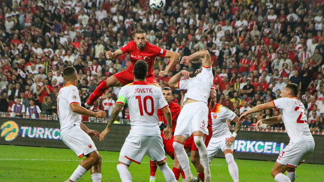 Ay-yıldızlılar, Karadağ engelini tek golle geçti