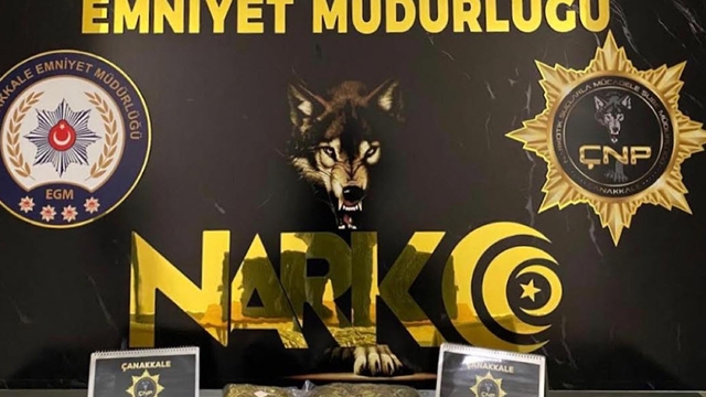 Çanakkale'de durdurulan otomobilde 2 kilo skunk ele geçirildi; 3 tutuklama