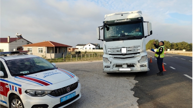 Kırklareli'nde yük taşıyan araçlar denetlendi