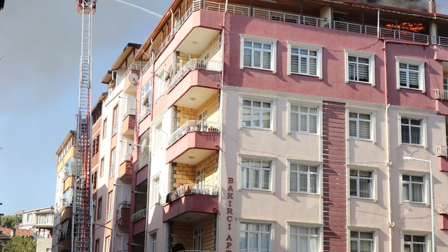 Ordu'da çatı tamiri sırasında iki daire yandı