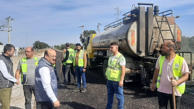 Kırklareli'nde köy yollarında asfalt çalışmaları devam ediyor