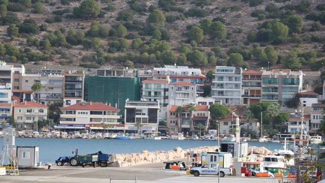 Çeşme-Sakız Adası seferlerine ara verildi; liman boş kaldı
