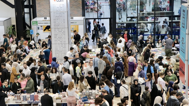 14. Kocaeli Kitap Fuarı'nda hafta sonu yoğunluğu yaşanıyor