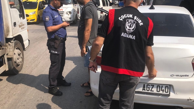 Adana'da polis okul çevrelerinde denetim yaptı