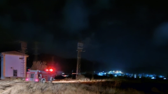 Mersin'de trafodan çalılığa sıçrayan yangın söndürüldü