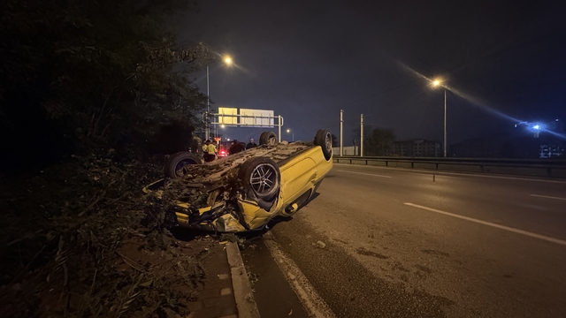 Bursa'da takla atan otomobildeki 4 kişi yaralandı