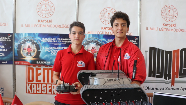 Kara ve suda gidebilen amfibik araçla TEKNOFEST'te 2'nci oldular