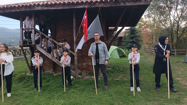 Ladikli öğrenciler arkadaşlarının anısına izcilik kampı düzenledi