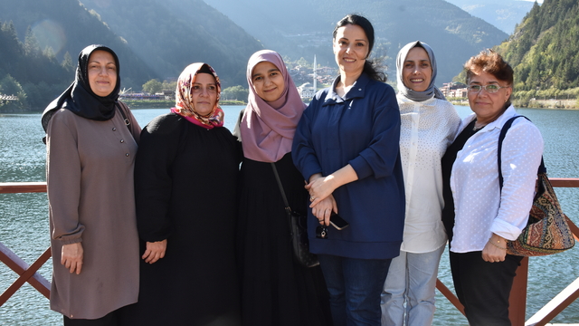 Trabzon'da üniversite eğitimi alan yabancı öğrenciler Uzungöl'ü gezdi