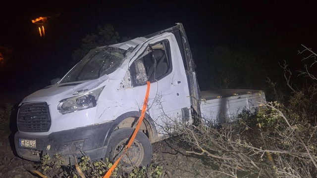 Artvin'de kamyonetin uçuruma devrildiği kazada 2 kişi öldü, 2 kişi yaralandı