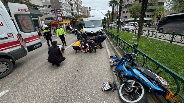 Bursa'da kamyonetle çarpışan motosikletin sürücüsü yaralandı