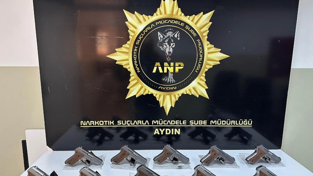 Aydın'da otomobilinde 10 tabancayla yakalanan şüpheli tutuklandı