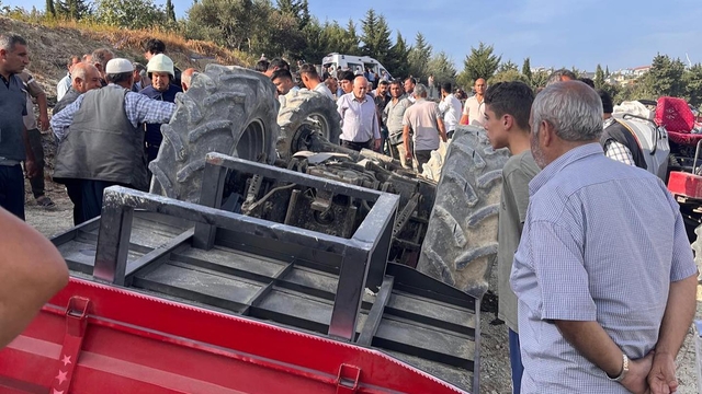 Hatay'da devrilen traktördeki 4 kişi yaralandı