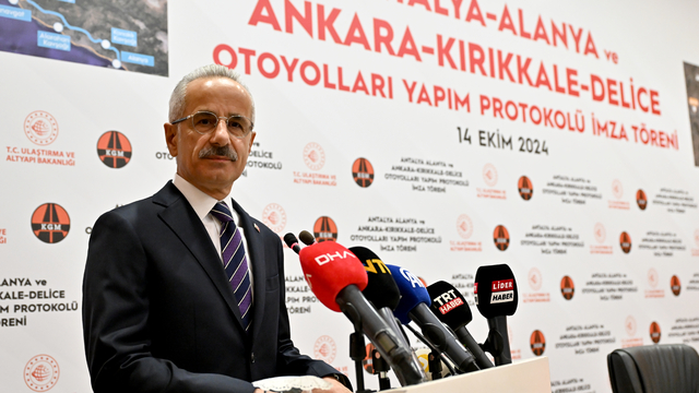 Ankara-Kırıkkale-Delice ve Antalya-Alanya otoyol projelerinin yapımı için imzalar atıldı