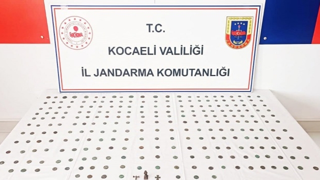 Kocaeli'de tarihi eser operasyonunda 260 sikke ve 3 obje ele geçirildi