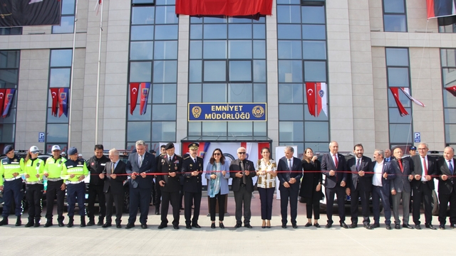 Yalova'da polis ve jandarmaya tahsis edilen 32 araç törenle verildi