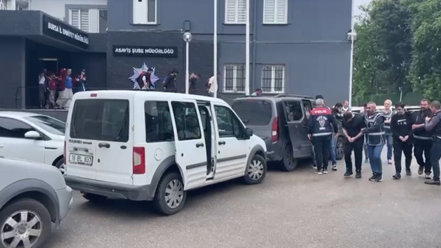 Bursa'da, aranan şüphelilere operasyon: 141'i firari hükümlü 401 gözaltı