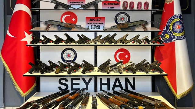 Adana'da operasyon ve denetimlerde 4 el bombası ile 80 silah ele geçirildi