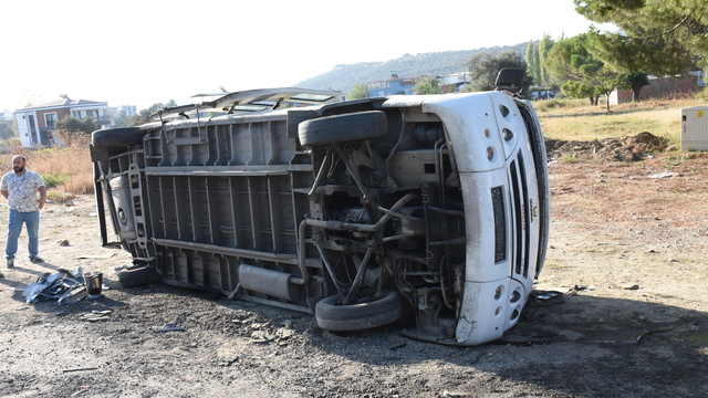 Aydın'da tanker ile minibüsün çarpışması sonucu 11 kişi yaralandı