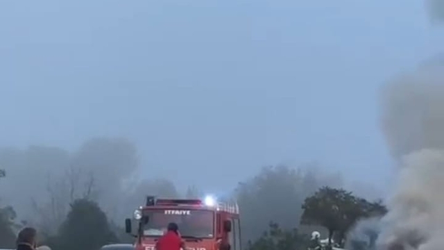 Çarpışan otomobiller alev aldı:1 ölü, 1 yaralı