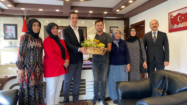 Bozyazı'da kadın çiftçiler Kaymakam Tuncay Topsakaloğlu'nu ziyaret etti
