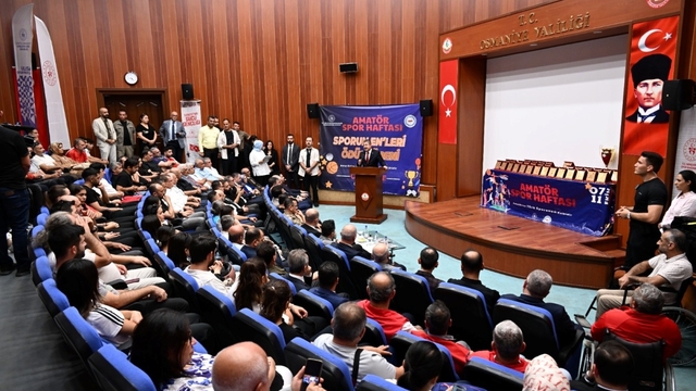Osmaniye'de başarılı sporcu ve antrenörler ödüllendirildi