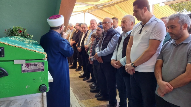 Eski Belediye Başkanı Karaman'ın cenazesi toprağa verildi