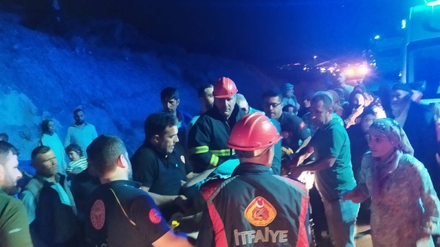 Mardin'de iki kamyonetin çarpışması sonucu 4 kişi yaralandı