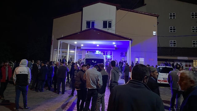 Bitlis'te mezraya yıldırım düştü: 5 yaralı