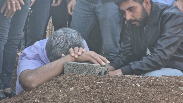 Van'da kaybolduktan 18 gün sonra cansız bedeni bulunan Rojin, Diyarbakır'da toprağa verildi