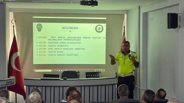 Kemalpaşa'da okul servisi sürücülerine trafik eğitimi verildi