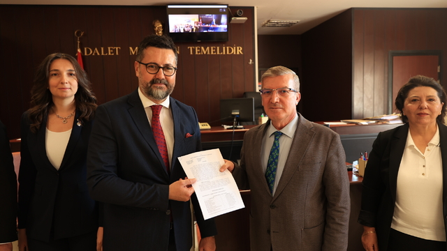 Edirne Baro Başkanı Karakoç mazbatasını aldı