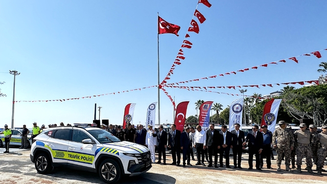 Mersin'de jandarma ve emniyet teşkilatının filosuna 238 araç eklendi