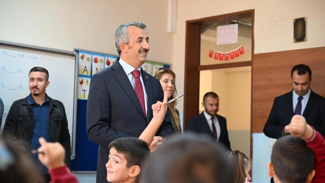 Edirne Valisi Sezer öğrencilerle bir araya geldi