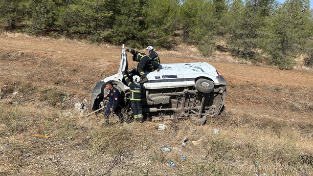 Gaziantep'te otomobille minibüsün çarpıştığı kazada 2 kişi yaralandı