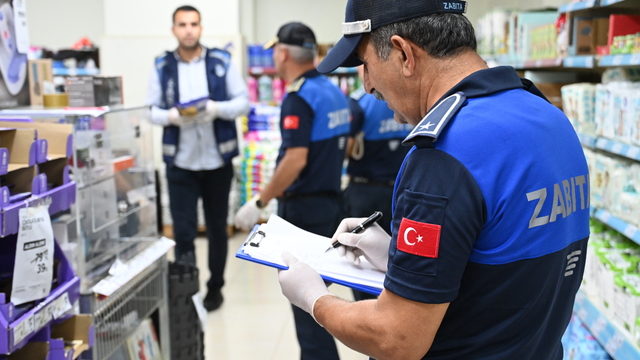 Kadirli'de zabıta ekipleri marketleri denetledi
