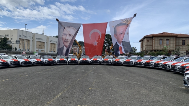 Rize Emniyet Müdürlüğü'ne 51 araç törenle teslim edildi