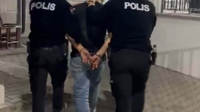 Polisten kaçan şüpheli evin bacasında yakalandı